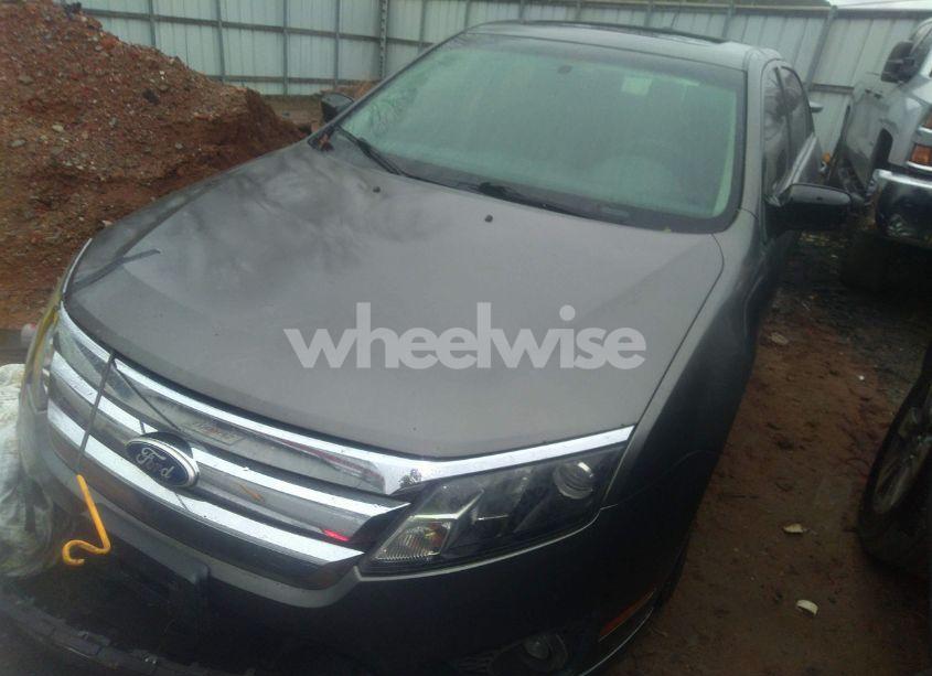 Photo 2 of 2010 Ford Fusion SE (VIN 3FAHP0HA6AR393764)