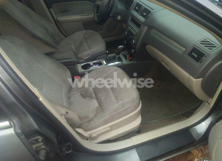 Photo 5 of 2010 Ford Fusion SE (VIN 3FAHP0HA6AR393764)