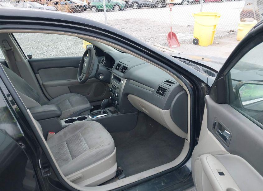 Photo 5 of 2010 Ford Fusion SE (VIN 3FAHP0HA6AR399659)