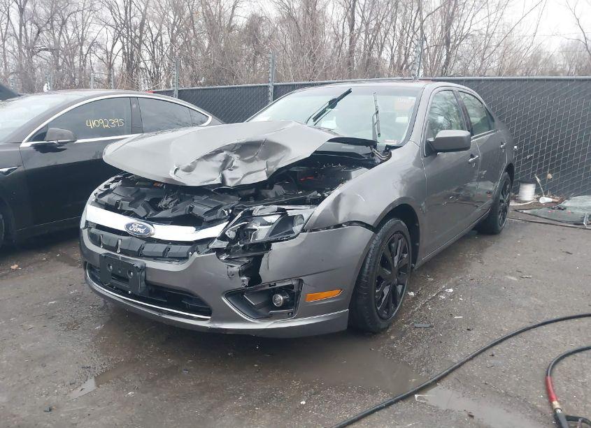 Photo 2 of 2010 Ford Fusion SE (VIN 3FAHP0HA6AR421952)