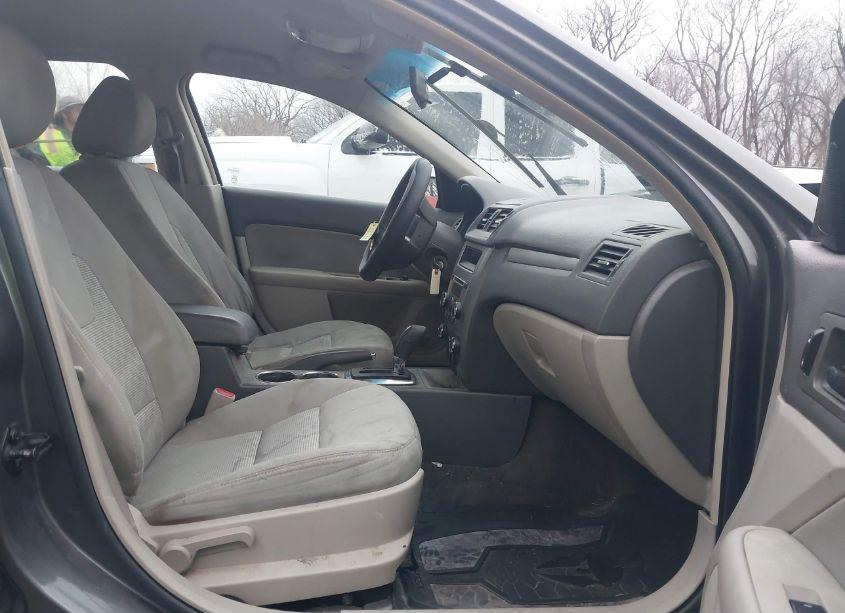 Photo 5 of 2010 Ford Fusion SE (VIN 3FAHP0HA6AR421952)
