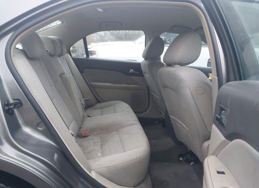 Photo 8 of 2010 Ford Fusion SE (VIN 3FAHP0HA6AR421952)