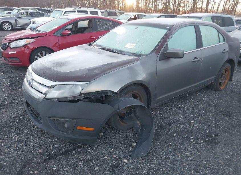 Photo 2 of 2011 Ford Fusion SE (VIN 3FAHP0HA6BR102181)