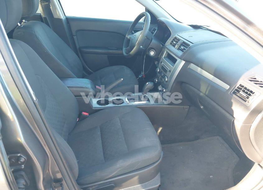 Photo 5 of 2011 Ford Fusion SE (VIN 3FAHP0HA6BR140087)