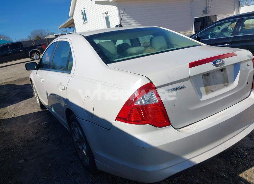 Photo 3 of 2011 Ford Fusion SE (VIN 3FAHP0HA6BR161229)