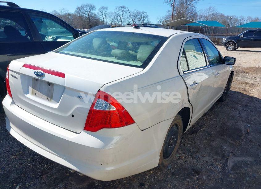 Photo 4 of 2011 Ford Fusion SE (VIN 3FAHP0HA6BR161229)