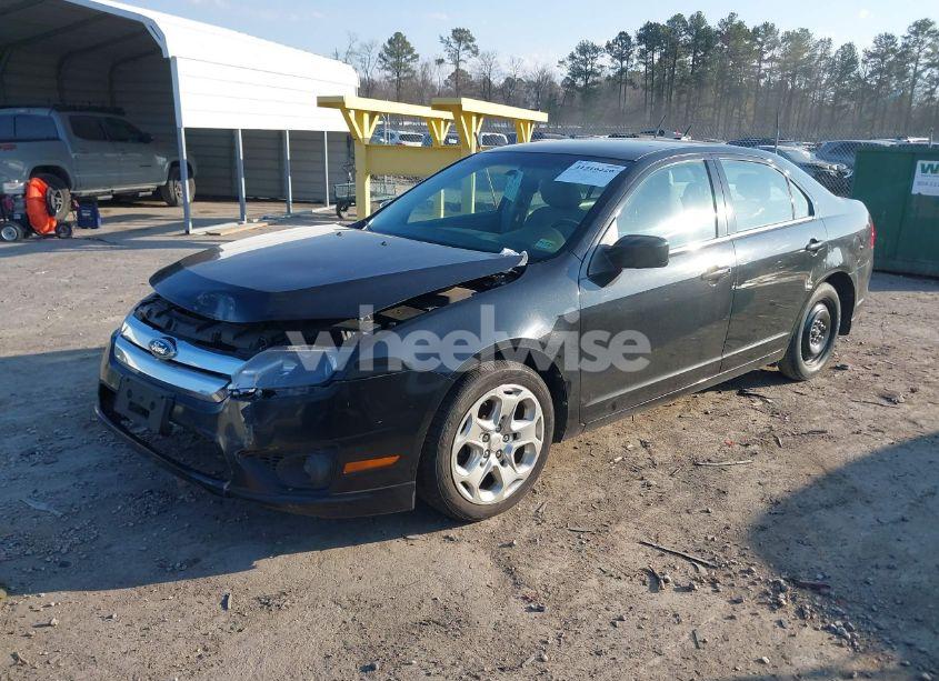 Photo 2 of 2011 Ford Fusion SE (VIN 3FAHP0HA6BR168892)