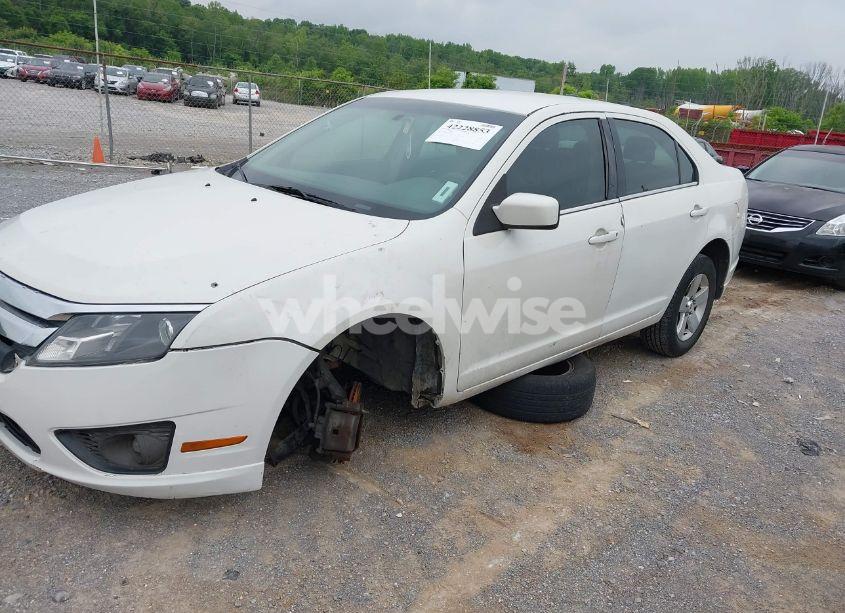 Photo 2 of 2011 Ford Fusion SE (VIN 3FAHP0HA6BR185160)