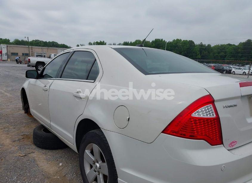 Photo 3 of 2011 Ford Fusion SE (VIN 3FAHP0HA6BR185160)