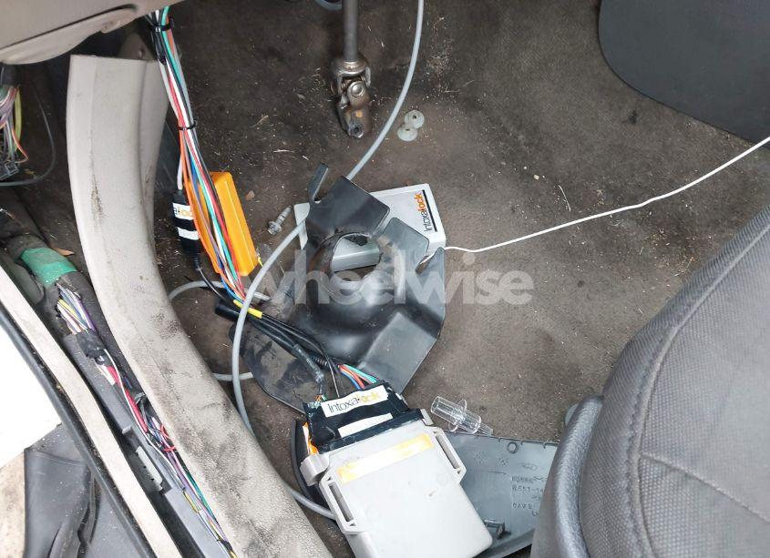 Photo 6 of 2011 Ford Fusion SE (VIN 3FAHP0HA6BR185160)