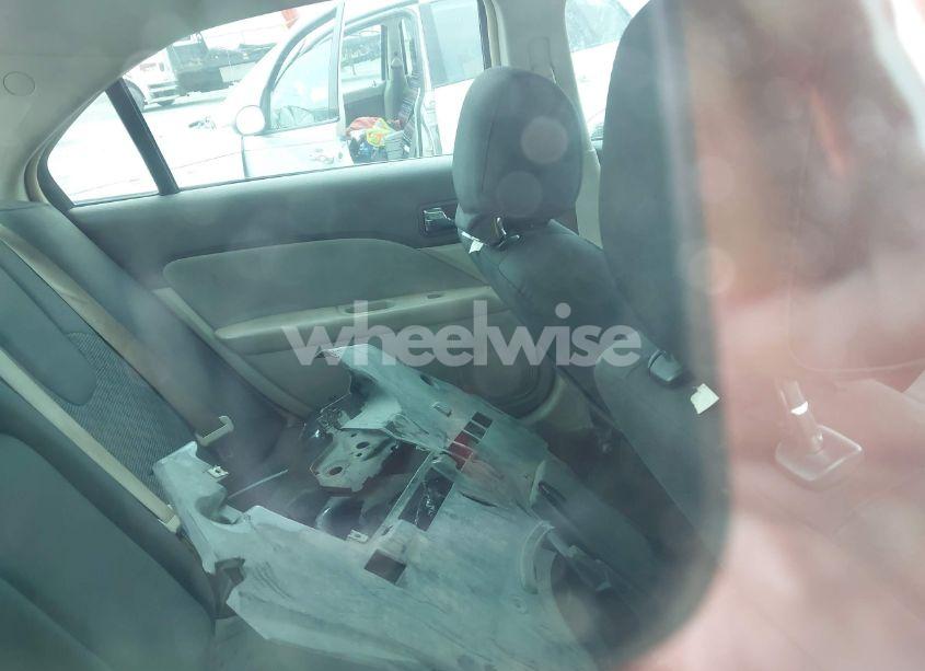 Photo 8 of 2011 Ford Fusion SE (VIN 3FAHP0HA6BR185160)