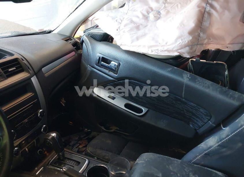 Photo 5 of 2011 Ford Fusion SE (VIN 3FAHP0HA6BR189600)