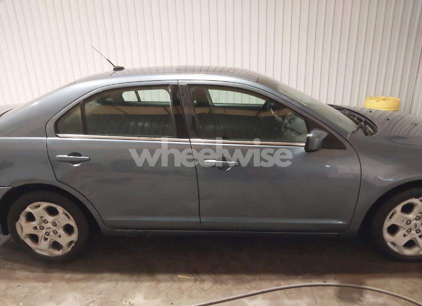 Photo 13 of 2011 Ford Fusion SE (VIN 3FAHP0HA6BR200739)