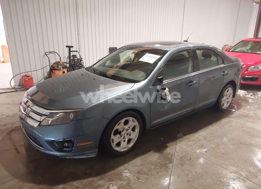 Photo 2 of 2011 Ford Fusion SE (VIN 3FAHP0HA6BR200739)