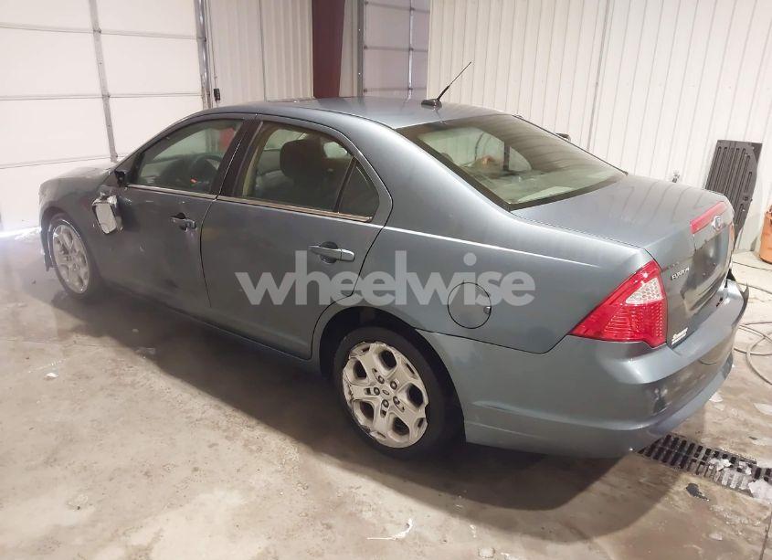 Photo 3 of 2011 Ford Fusion SE (VIN 3FAHP0HA6BR200739)