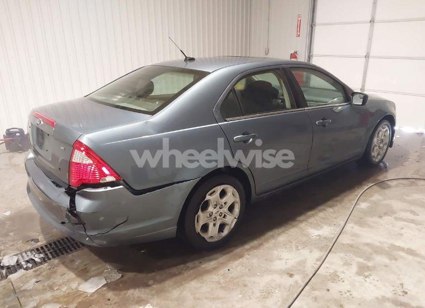 Photo 4 of 2011 Ford Fusion SE (VIN 3FAHP0HA6BR200739)