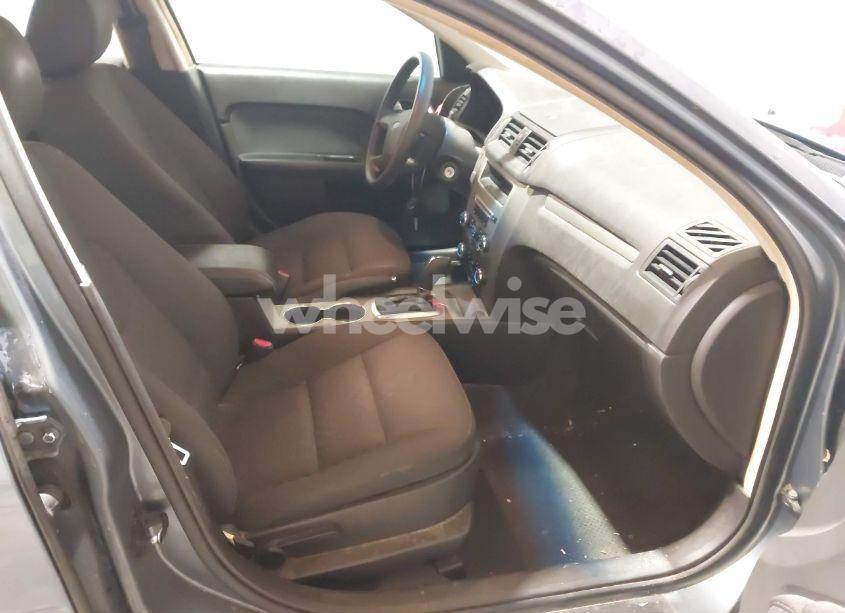 Photo 5 of 2011 Ford Fusion SE (VIN 3FAHP0HA6BR200739)