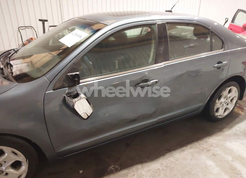 Photo 6 of 2011 Ford Fusion SE (VIN 3FAHP0HA6BR200739)