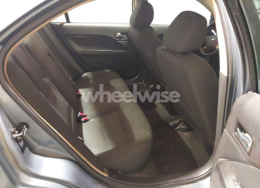 Photo 8 of 2011 Ford Fusion SE (VIN 3FAHP0HA6BR200739)