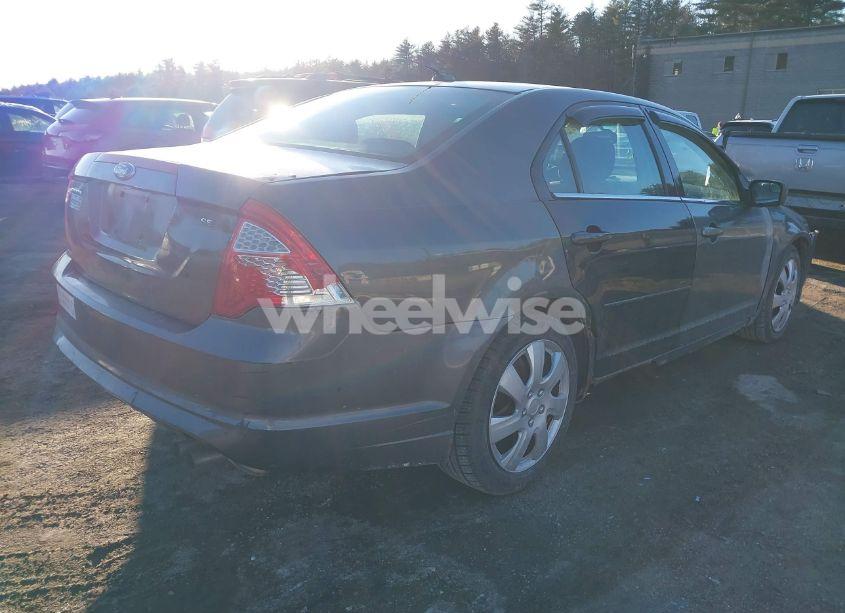 Photo 4 of 2011 Ford Fusion SE (VIN 3FAHP0HA6BR205360)