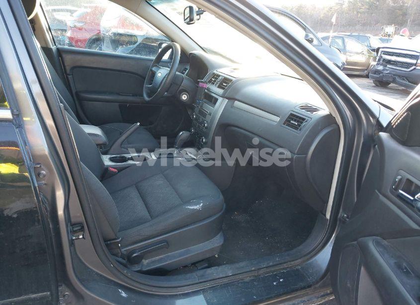 Photo 5 of 2011 Ford Fusion SE (VIN 3FAHP0HA6BR205360)