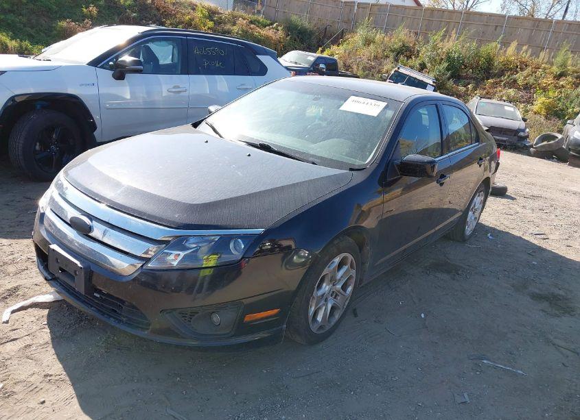 Photo 2 of 2011 Ford Fusion SE (VIN 3FAHP0HA6BR211479)