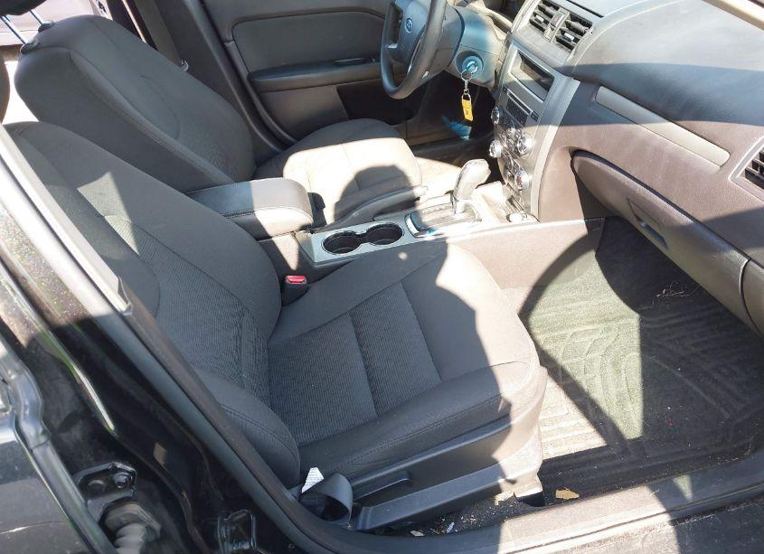Photo 5 of 2011 Ford Fusion SE (VIN 3FAHP0HA6BR211479)