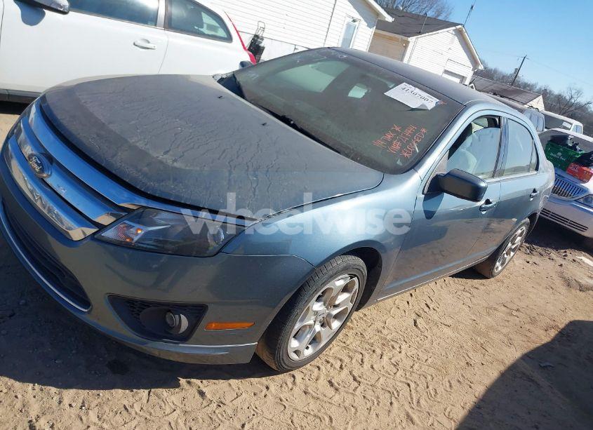 Photo 2 of 2011 Ford Fusion SE (VIN 3FAHP0HA6BR217444)