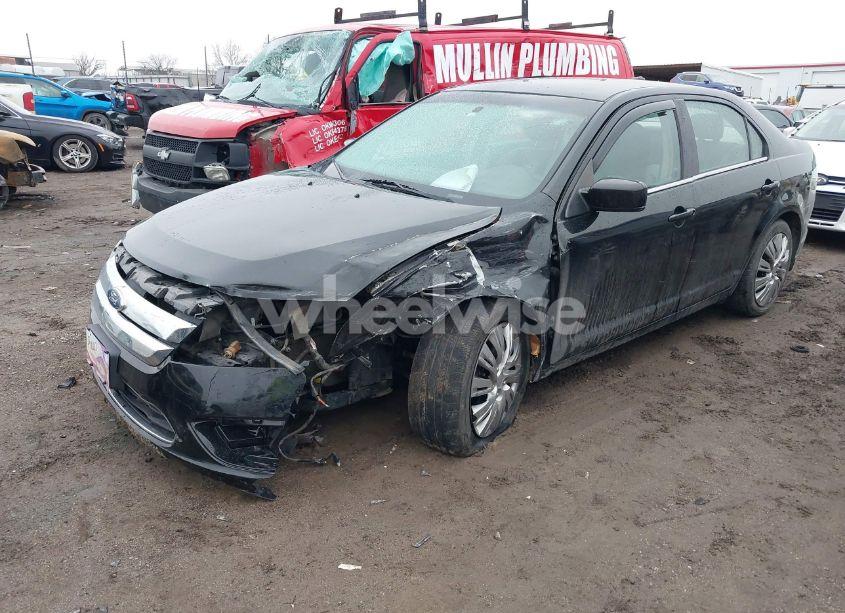 Photo 2 of 2011 Ford Fusion SE (VIN 3FAHP0HA6BR247446)