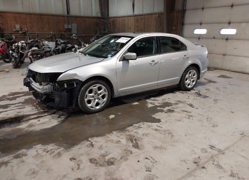 Photo 2 of 2011 Ford Fusion SE (VIN 3FAHP0HA6BR254672)