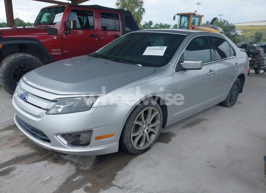 Photo 2 of 2011 Ford Fusion SE (VIN 3FAHP0HA6BR272086)