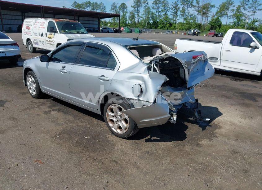 Photo 3 of 2011 Ford Fusion SE (VIN 3FAHP0HA6BR290118)