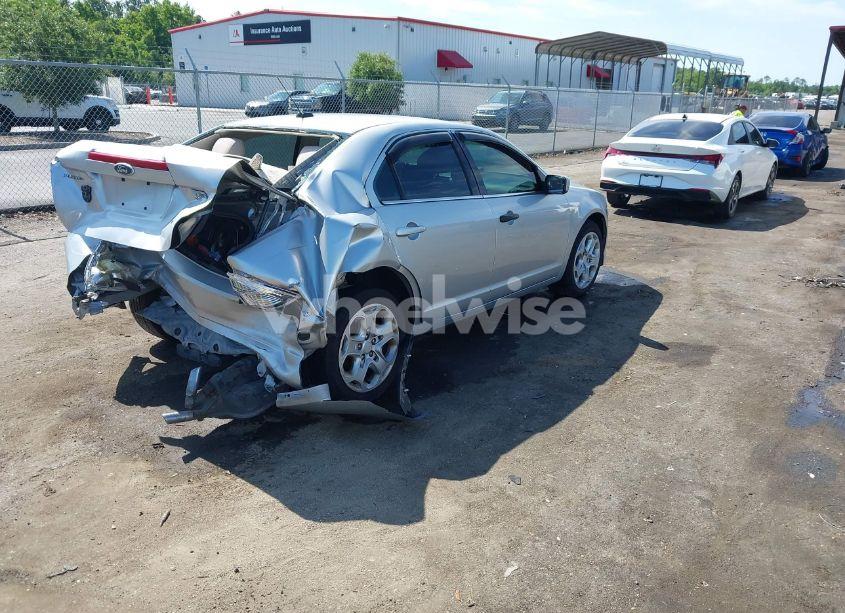 Photo 4 of 2011 Ford Fusion SE (VIN 3FAHP0HA6BR290118)