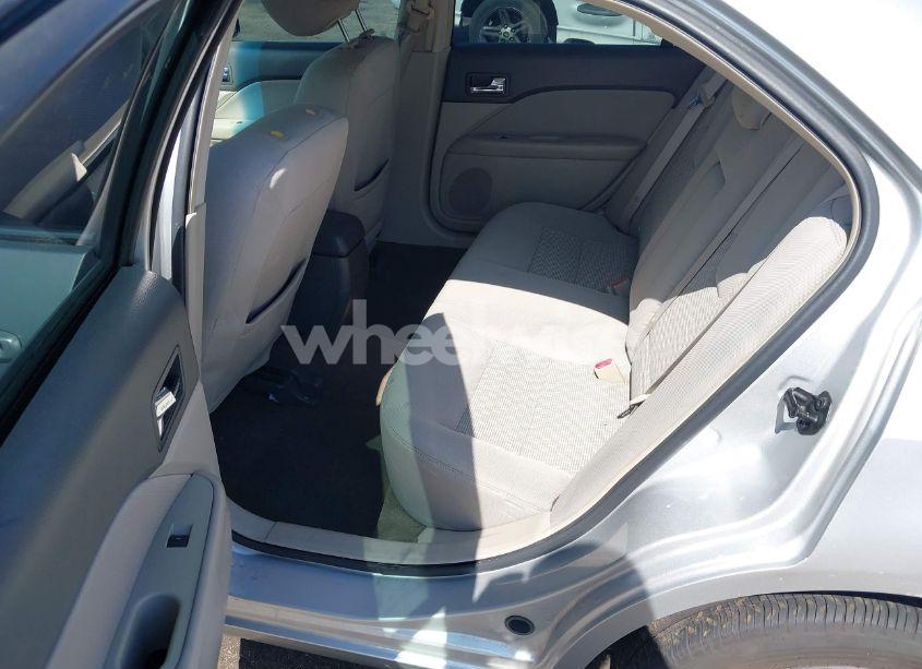 Photo 8 of 2011 Ford Fusion SE (VIN 3FAHP0HA6BR290118)