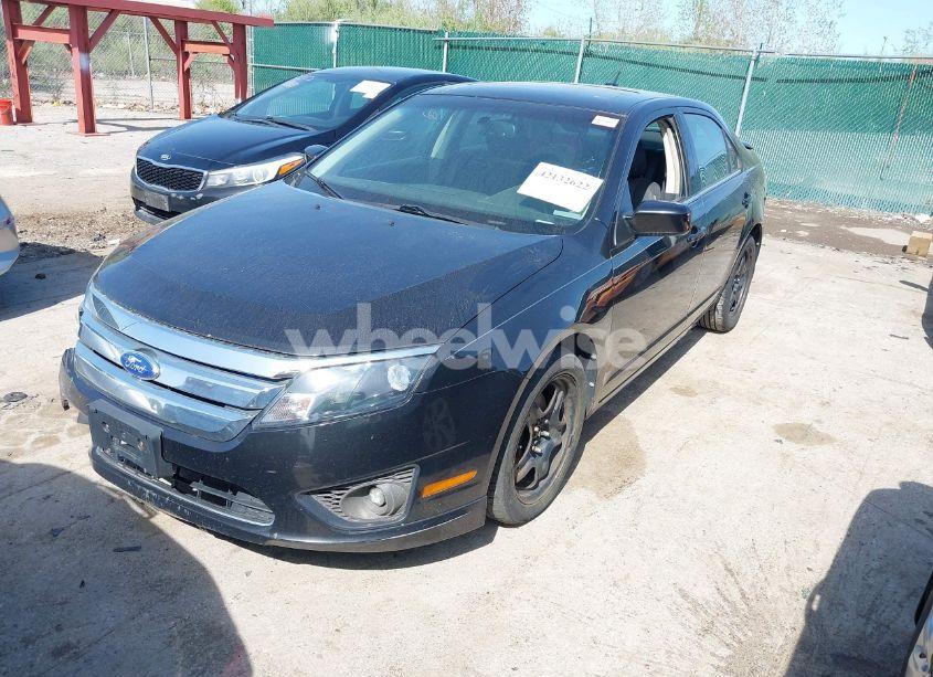 Photo 2 of 2011 Ford Fusion SE (VIN 3FAHP0HA6BR291530)