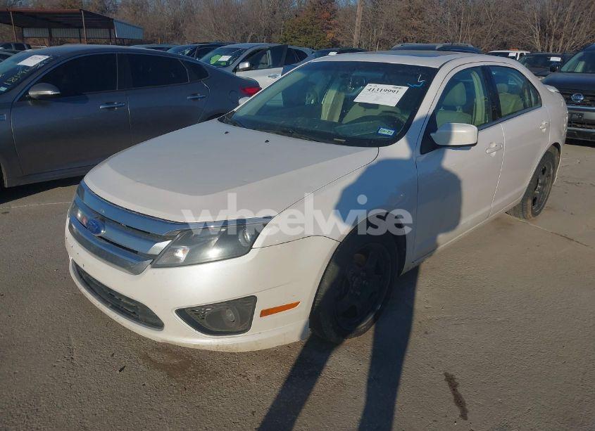 Photo 2 of 2011 Ford Fusion SE (VIN 3FAHP0HA6BR297893)