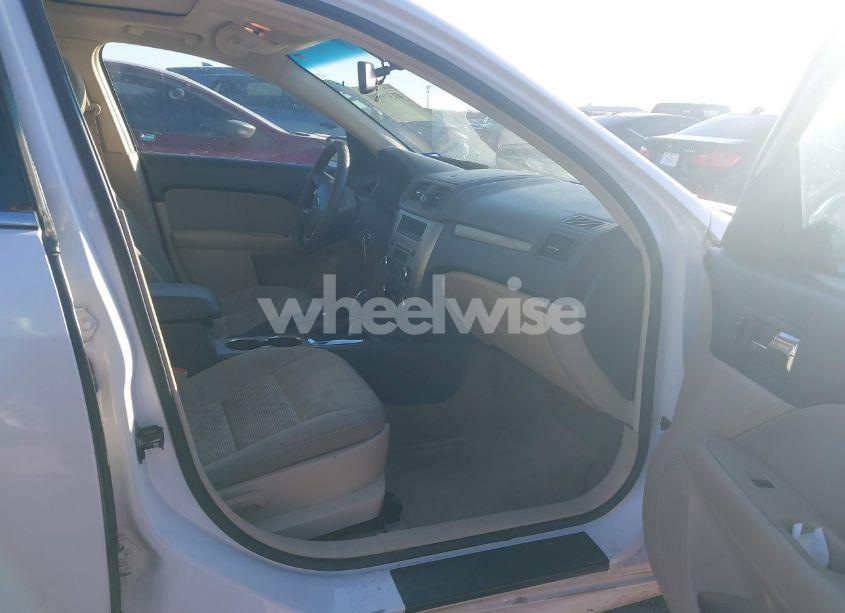 Photo 5 of 2011 Ford Fusion SE (VIN 3FAHP0HA6BR297893)