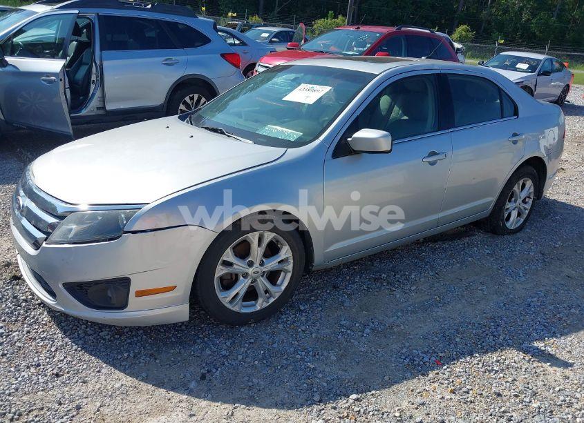 Photo 2 of 2012 Ford Fusion SE (VIN 3FAHP0HA6CR125980)