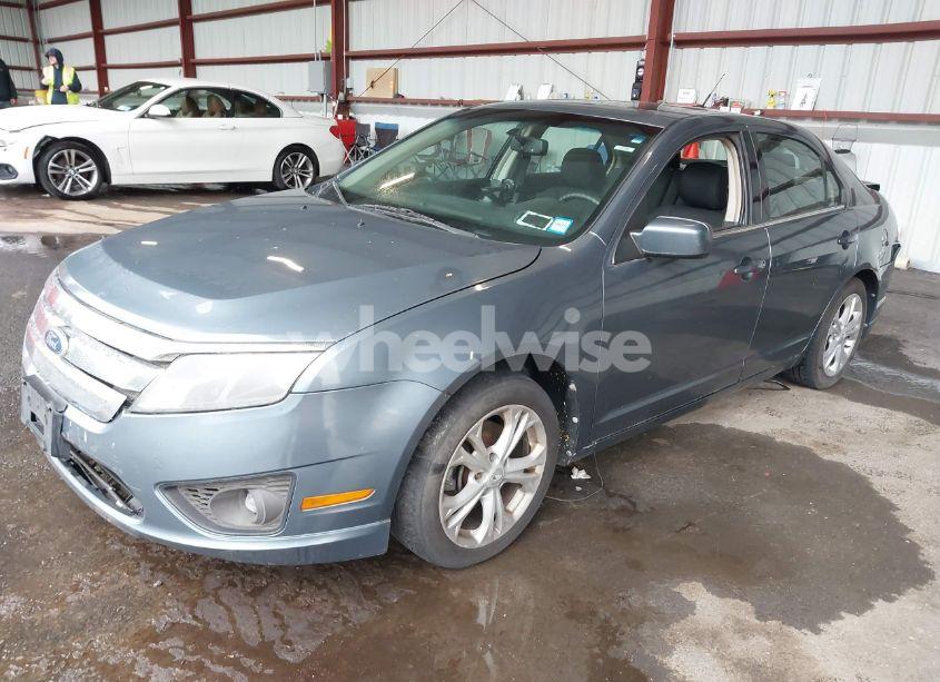 Photo 2 of 2012 Ford Fusion SE (VIN 3FAHP0HA6CR147798)