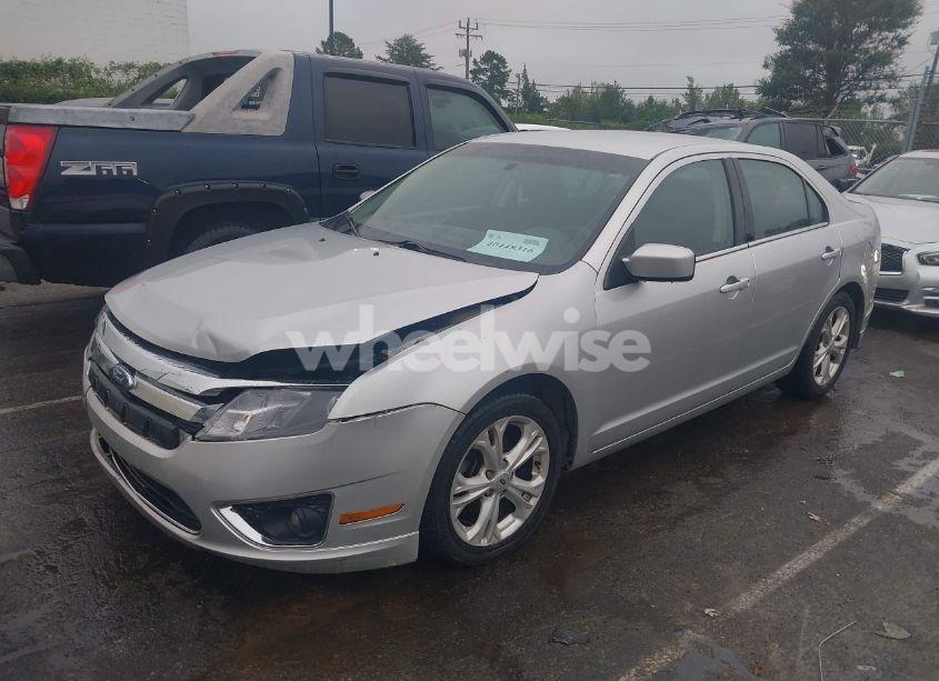 Photo 2 of 2012 Ford Fusion SE (VIN 3FAHP0HA6CR341828)
