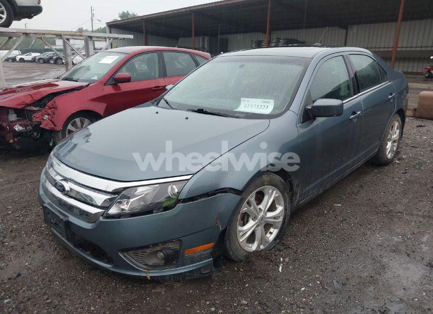 Photo 2 of 2012 Ford Fusion SE (VIN 3FAHP0HA6CR360573)
