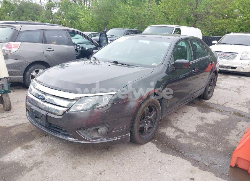 Photo 2 of 2012 Ford Fusion SE (VIN 3FAHP0HA6CR437443)