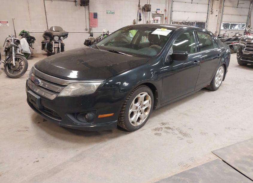 Photo 2 of 2010 Ford Fusion SE (VIN 3FAHP0HA7AR128397)
