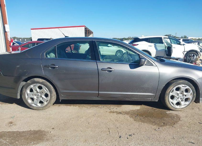 Photo 13 of 2010 Ford Fusion SE (VIN 3FAHP0HA7AR147645)