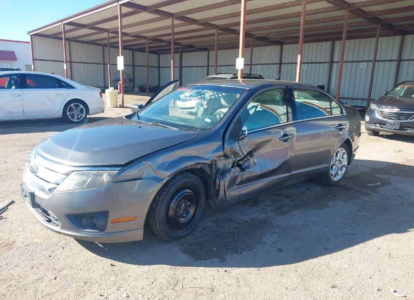 Photo 2 of 2010 Ford Fusion SE (VIN 3FAHP0HA7AR147645)