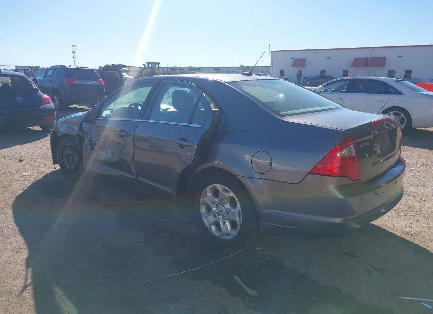Photo 3 of 2010 Ford Fusion SE (VIN 3FAHP0HA7AR147645)