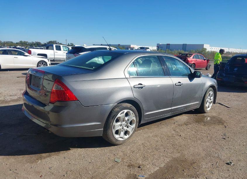 Photo 4 of 2010 Ford Fusion SE (VIN 3FAHP0HA7AR147645)