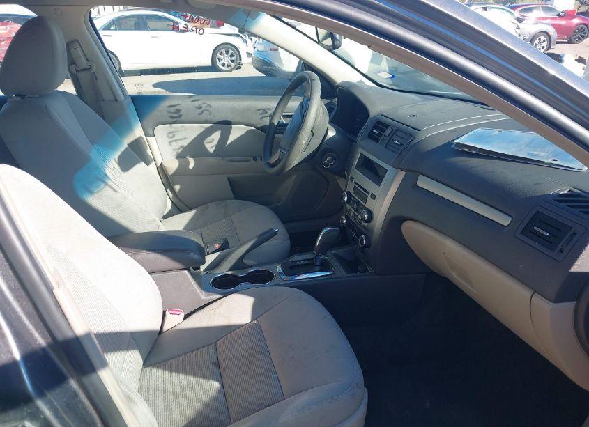 Photo 5 of 2010 Ford Fusion SE (VIN 3FAHP0HA7AR147645)
