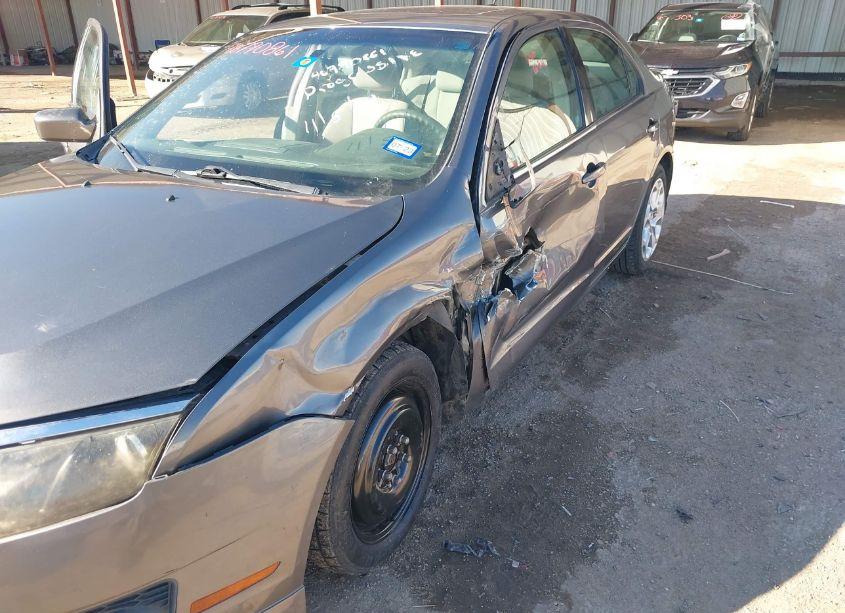 Photo 6 of 2010 Ford Fusion SE (VIN 3FAHP0HA7AR147645)