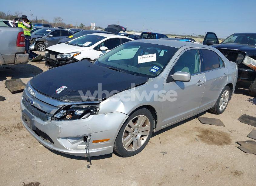 Photo 2 of 2010 Ford Fusion SE (VIN 3FAHP0HA7AR155146)